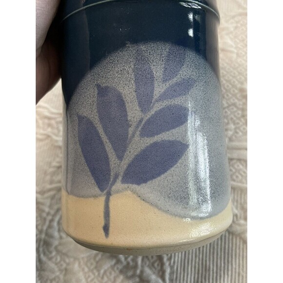 Pottery Vase Utensils Leaf Motif in Blues 6.5" Tall Clay Floral Signed TR? - Picture 10 of 12